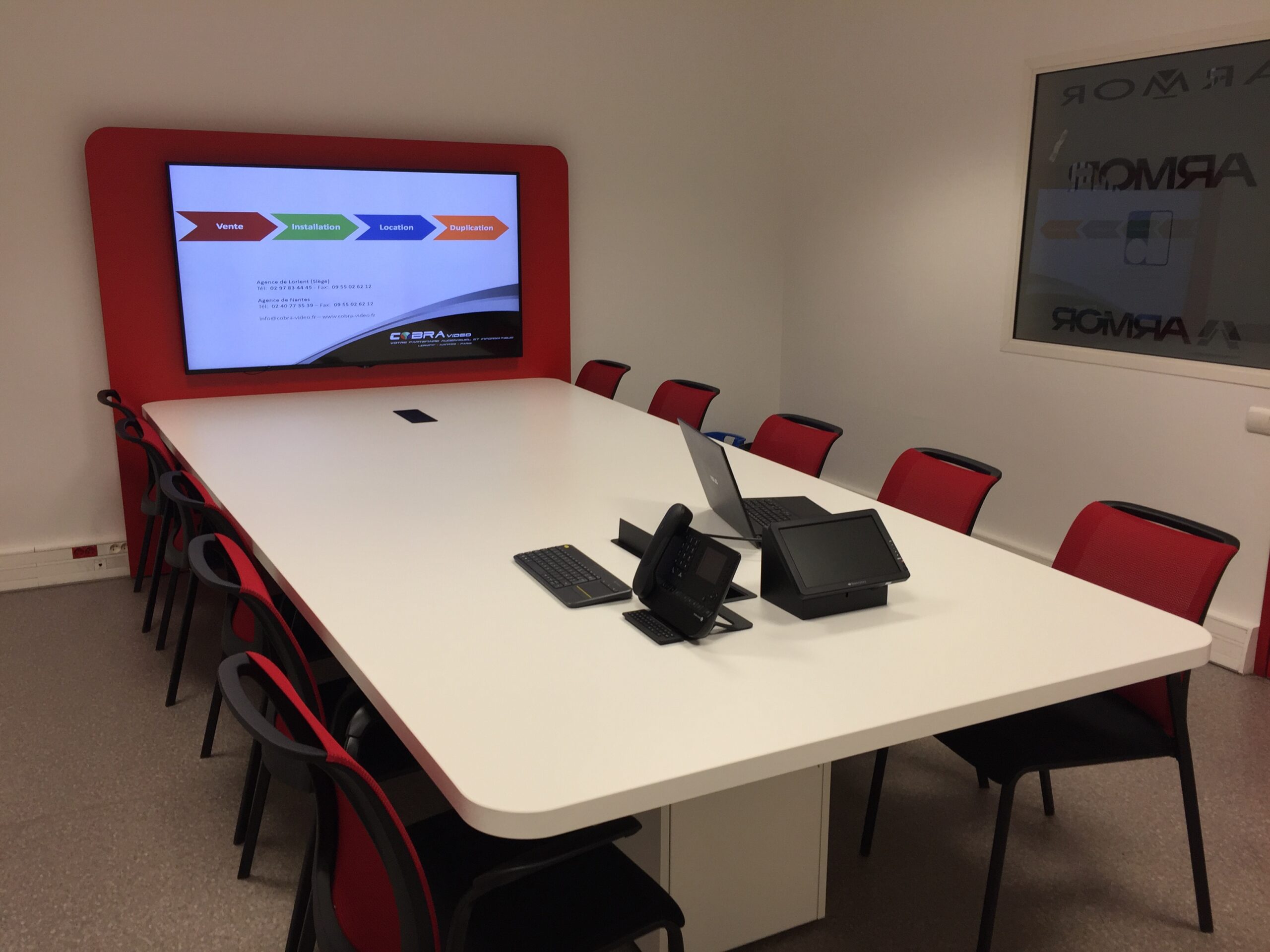 écran salle de réunion micro de table stam audiovisuel lorient vannes bretagne
