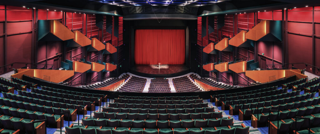 accessibilité sonore avec une nouvelle technologie Auracast dans un theatre