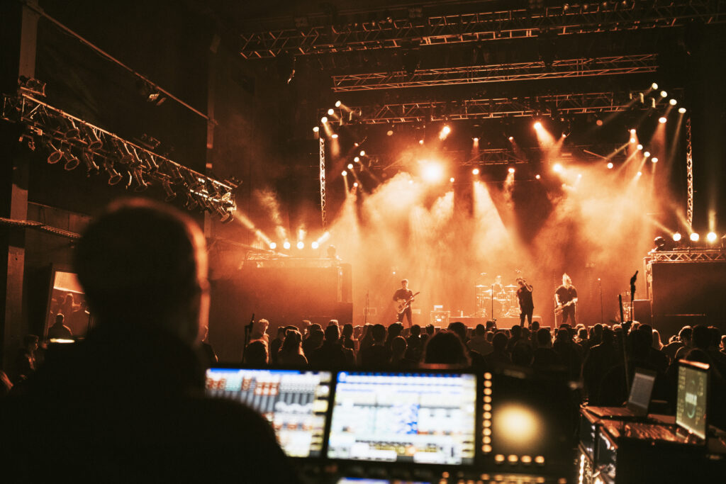 auracast nouvelle technologie pertinente pour installation audio professionnelle dans lieux culturels et publics
